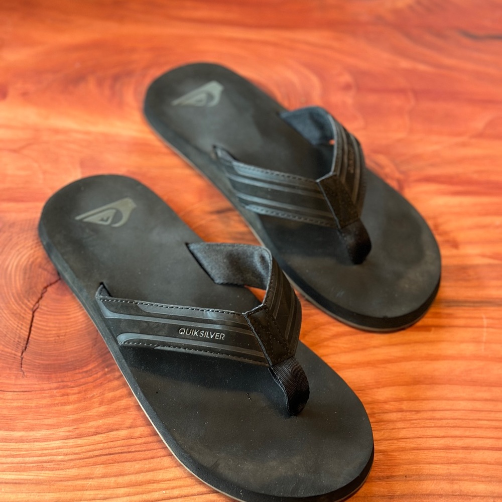 Black Quicksilver Men’s Flipflops Size 12.